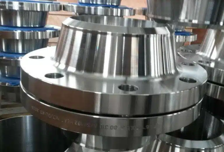 Welche Materialien werden für Flansche verwendet?