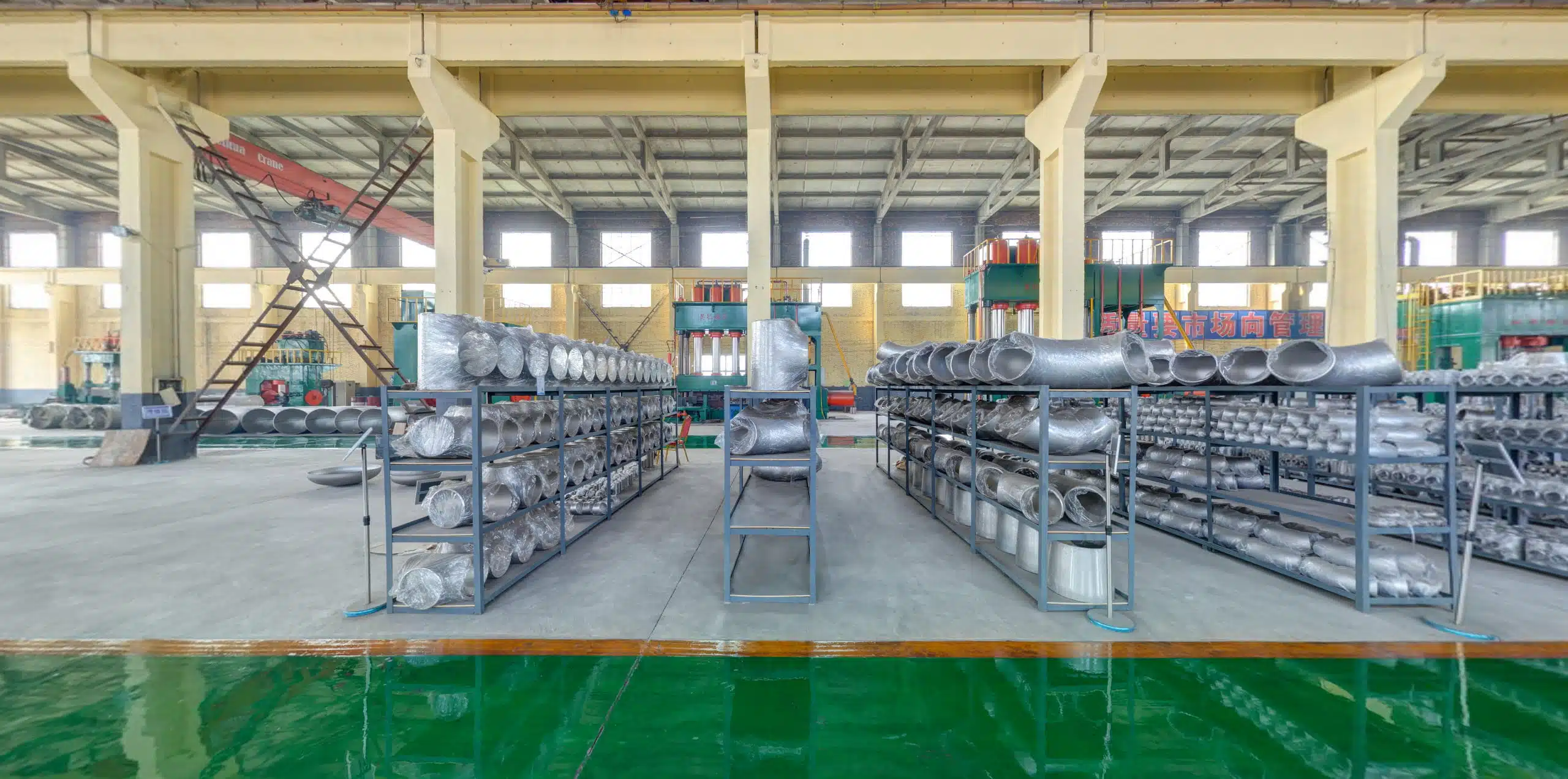 Stainless steel pipe storage workshop